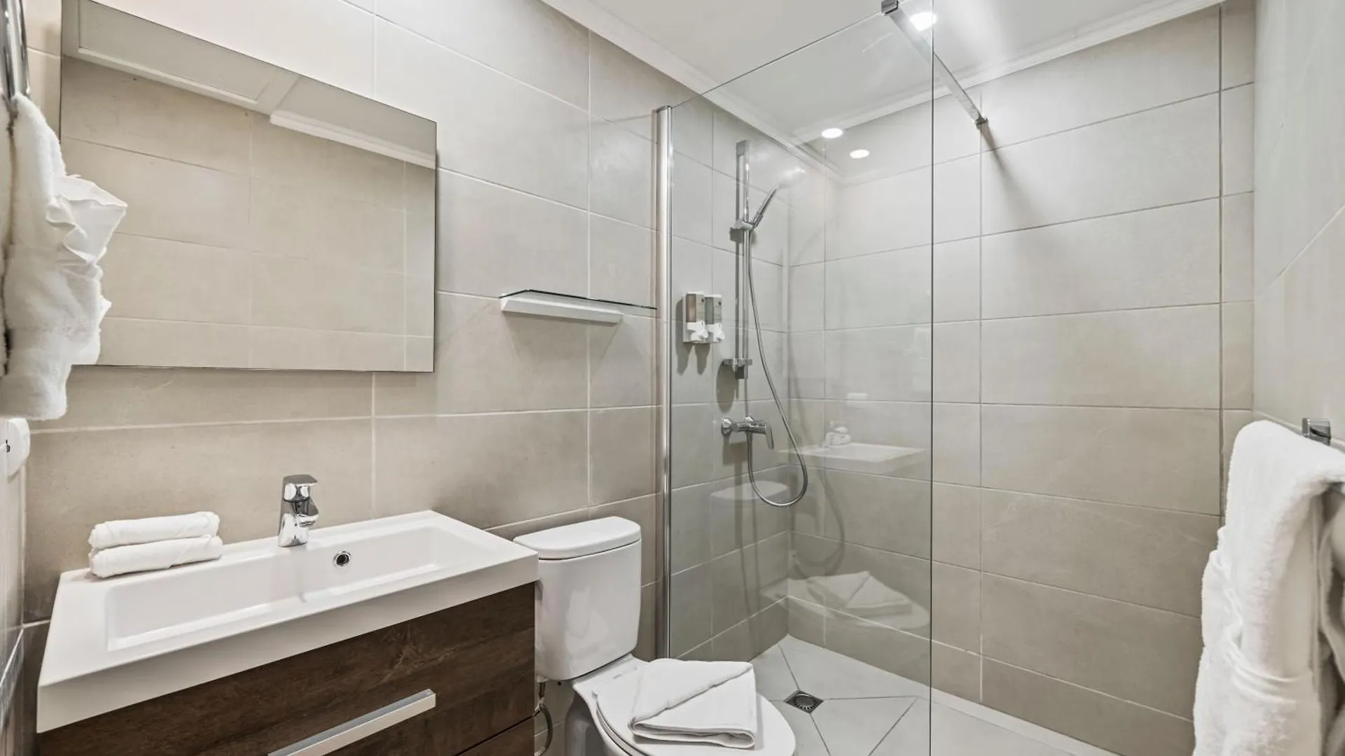 New 1 Min To Beach, Resort Style Amenities, Bbq Palm Beach