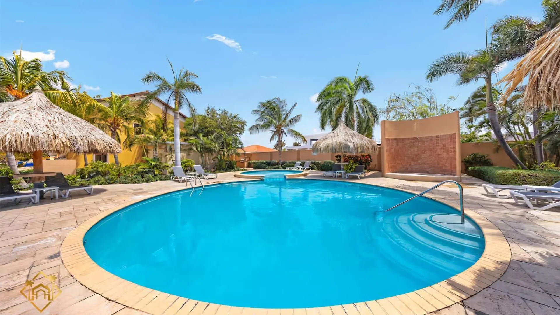 New 1 Min To Beach, Resort Style Amenities, Bbq Palm Beach